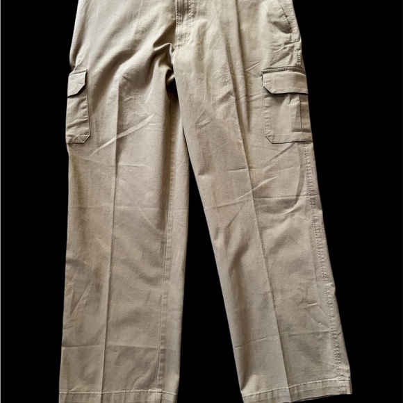 Haggar Classic Fit Cargo Stretch Pants Men Size 40X30 New With Tags - Picture 2 of 8